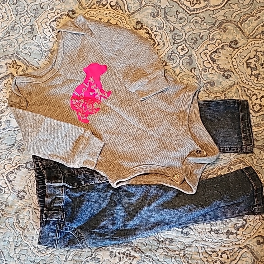 Gray long sleeve onesie with jeans